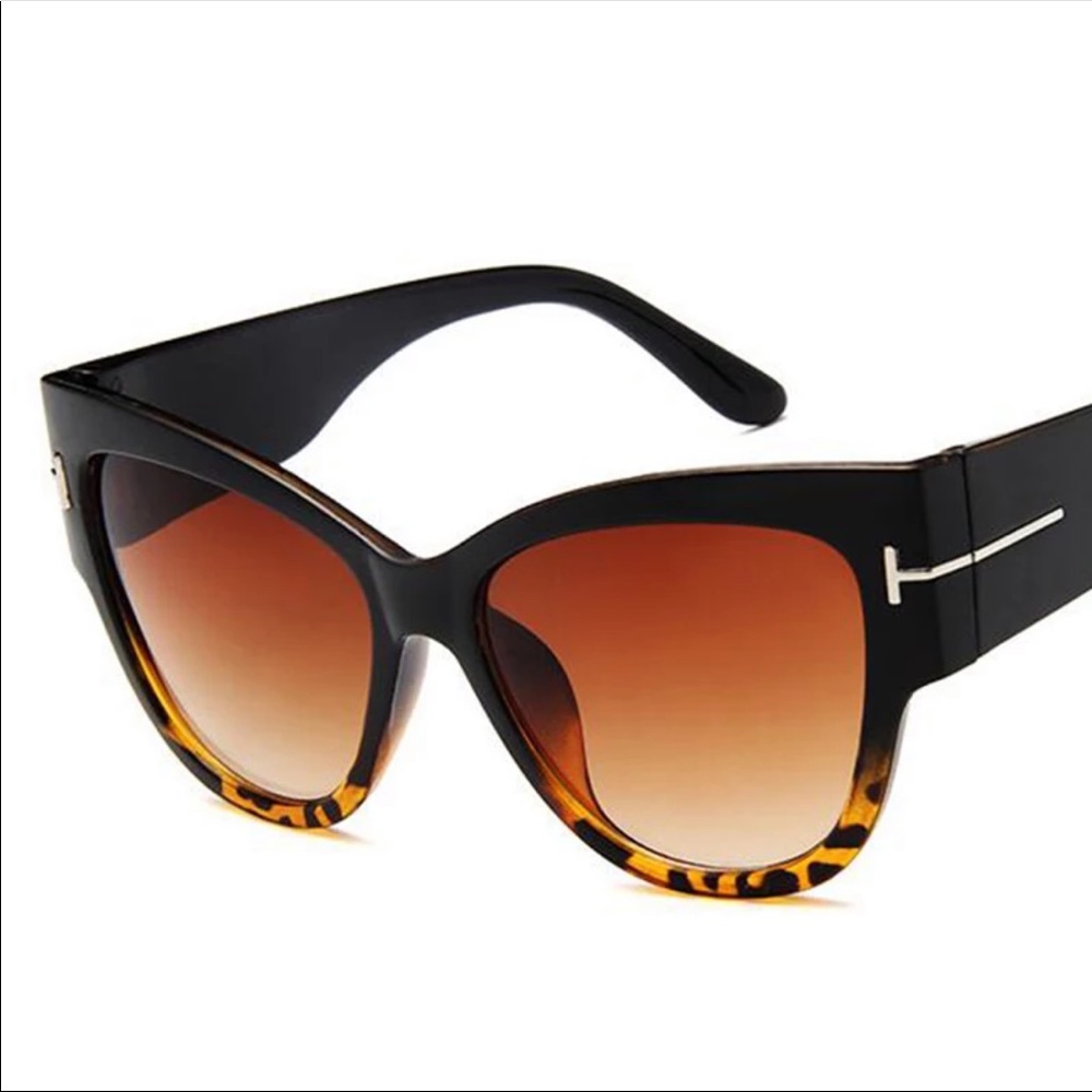 Oversized cat eye sunglasses